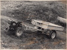 Foto vecchio trattore carro