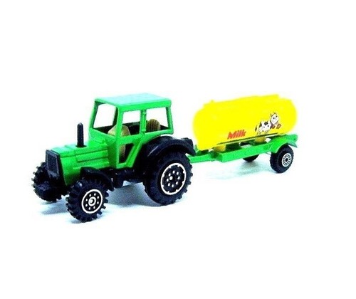 Trattore agricolo con carro - trattore,
